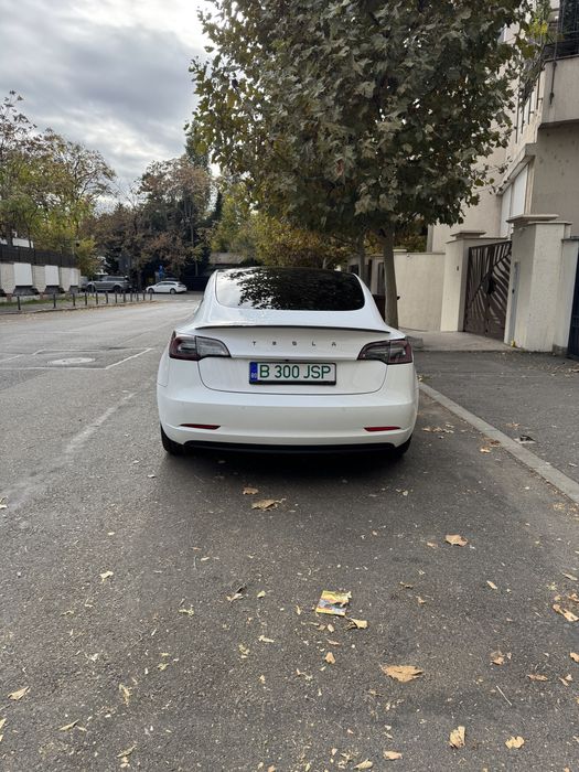 TESLA model 3  LONG RANGE DUAL MOTOR