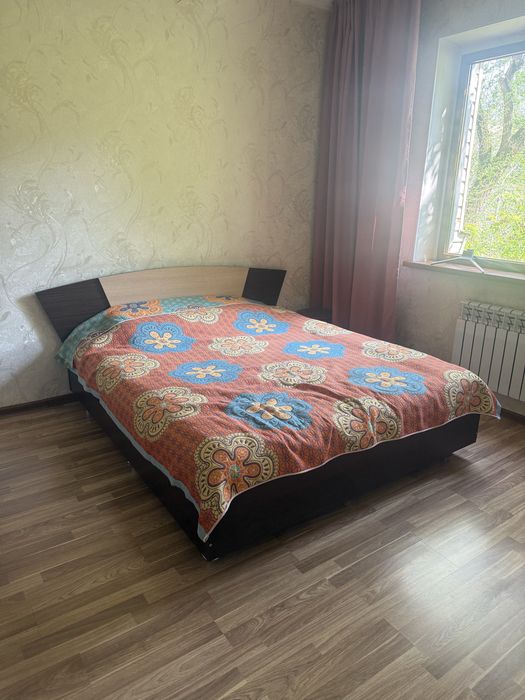 Продам спальный набор мебели