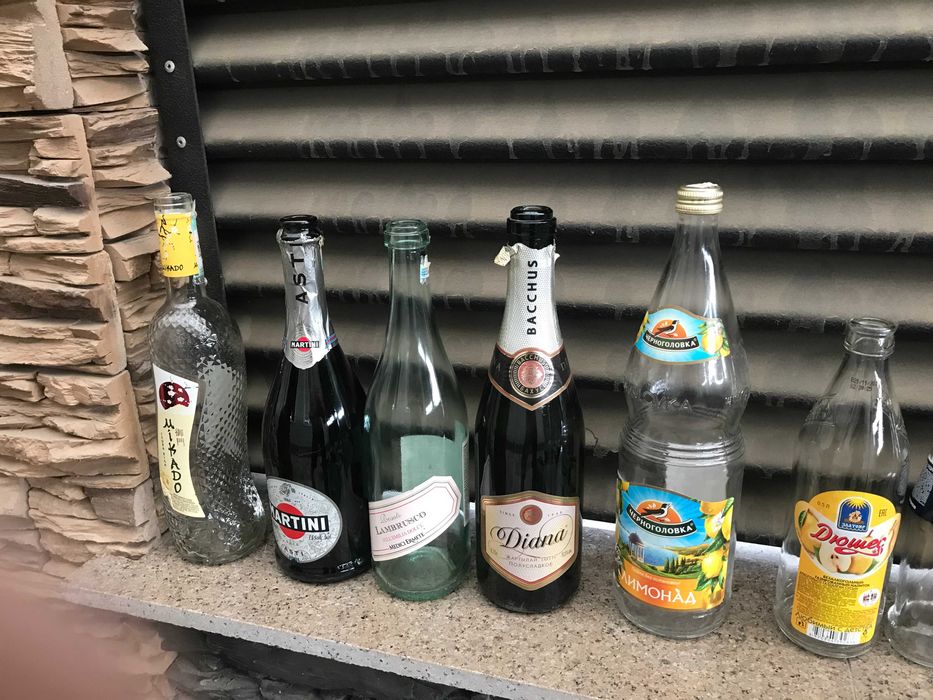 Бутылки стеклянные с винтовой крышкой