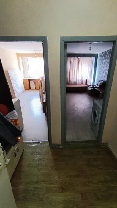 2/3/9. Сергели 3. Квартира 43 м², дом - бывшее общежитие. Метро 400 м.