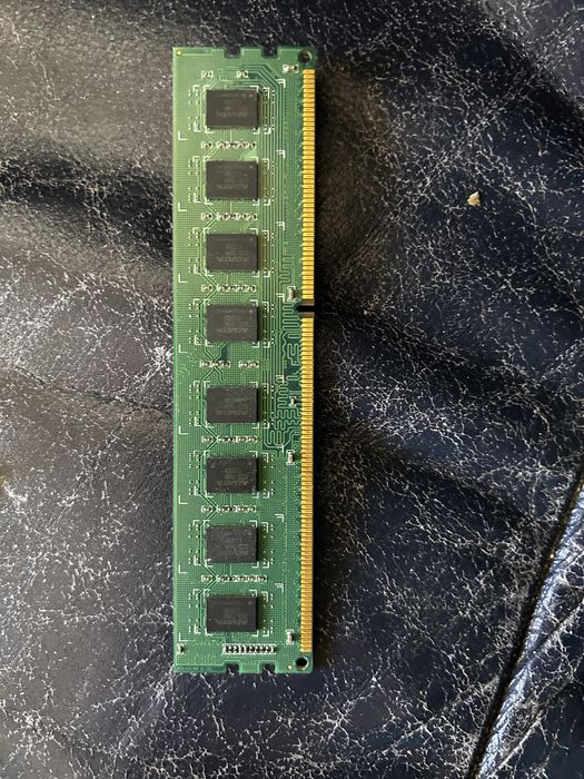 Дънна платка ASRock с RAM и процесор