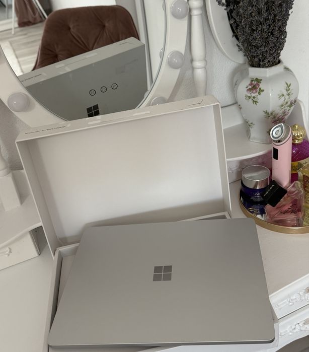 Laptop Microsoft Surface 13,8", 1 TB, 7th edition, windows 11, NOU