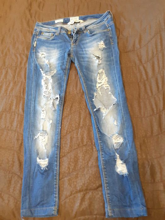 Дънки Армани накъсани