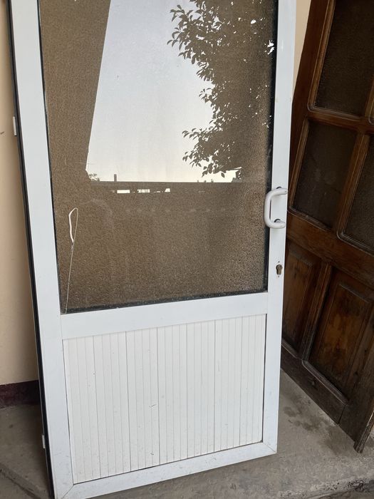 Акфа эшик ойнаси билан сотилади