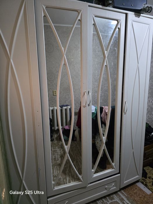 Продаю шкаф 4х дверный