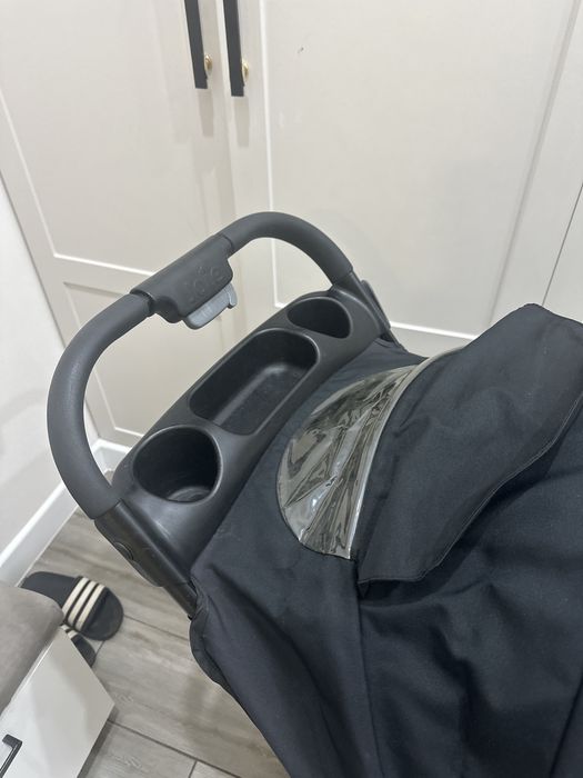 Продам коляску joie