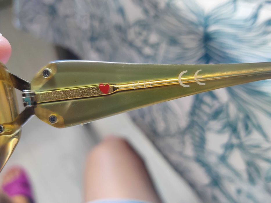 2 броя слънчеви очила