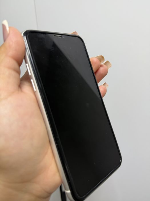Продам iPhone XR