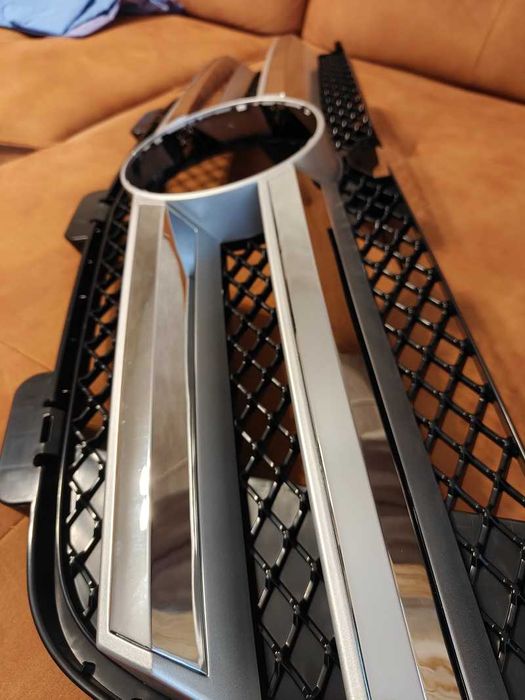 Предна Горна Решетка за Mercedes GL-Class X164 (2007–2012) monto.bg