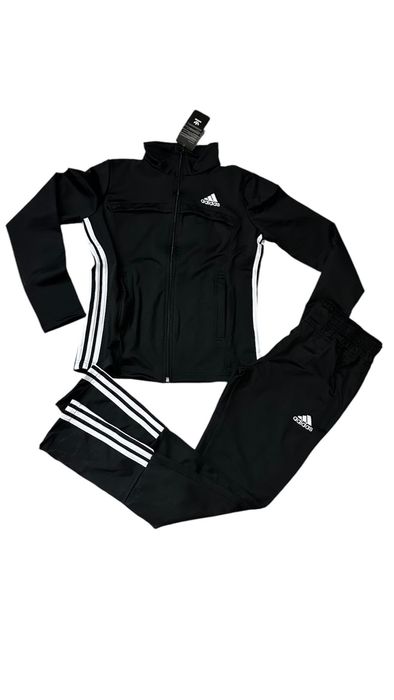 Дамски спортен екип