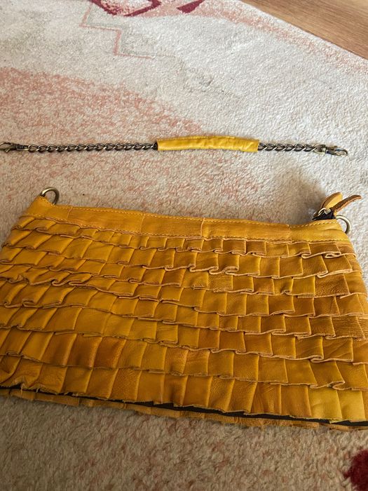 Чанта с ресни и метален синджир