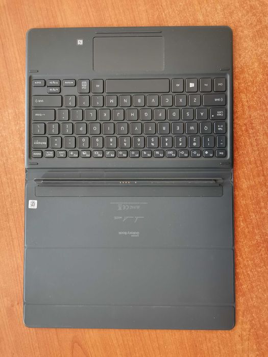 Лаптоп/таблет Samsung Galaxy Book 10.6-inch 128Gb, 2 in 1 Detachable