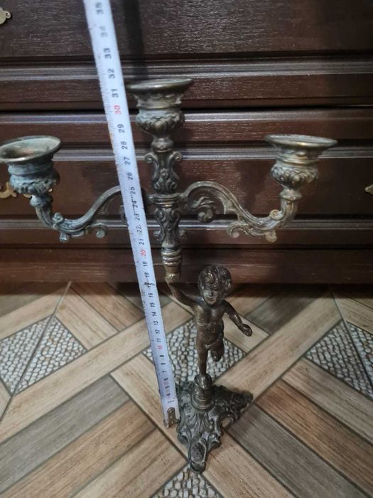 Sfeșnic heruvim din bronz antic cu trei suporti lumanari
