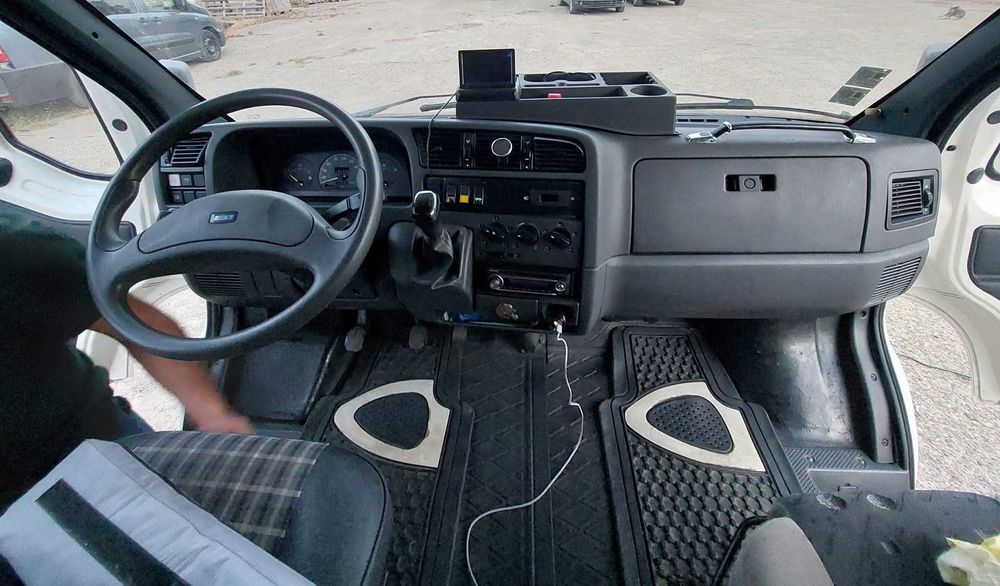 Vând autorulotă dotată off camping