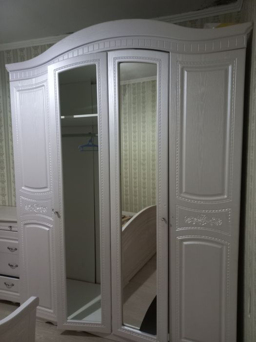 Отдам спальный гарнитур