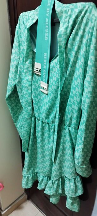 Продавам рокля на Алеса плюс блуза