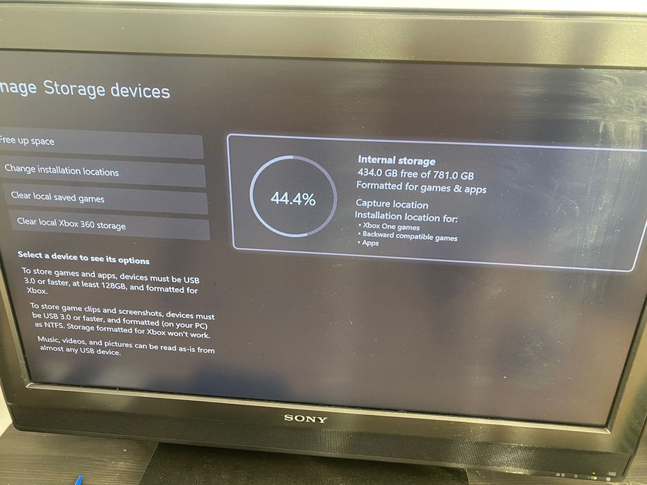 Vând Xbox one X 1tb