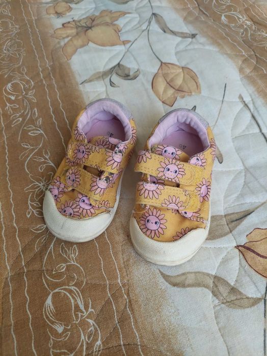 Обувки за момичета