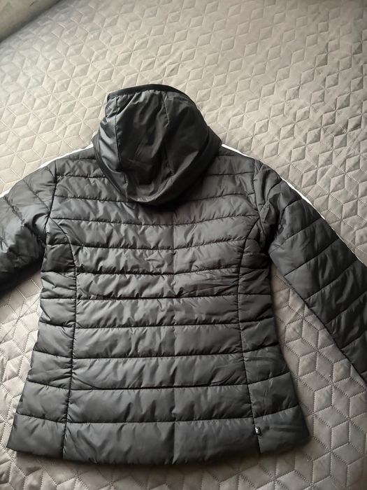 Продавам яке на Adidas