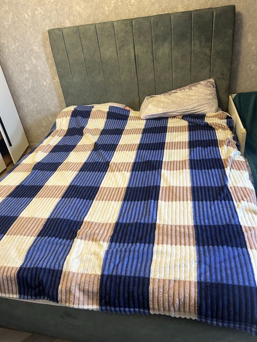 Кровать двуспальная