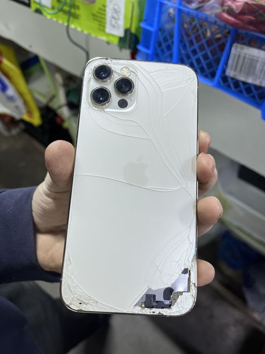 Продается iPhone 12 Pro 128 ГБ с коробкой