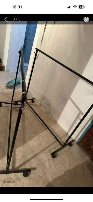 Вешалки стойки 2 штуки черные