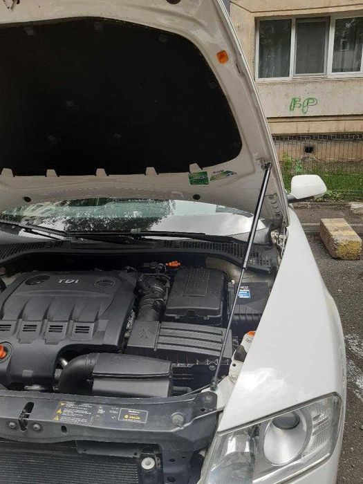 Amortizor capota Skoda Octavia 2 si Face Lift