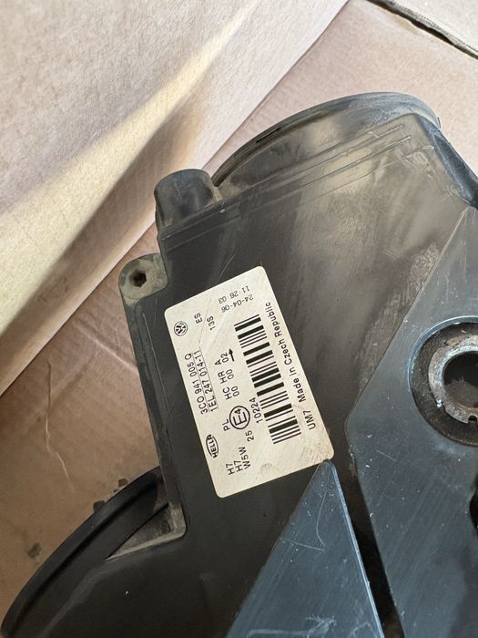 Far Stanga Europa VW Passat B6 3C0941005Q 2005-2010