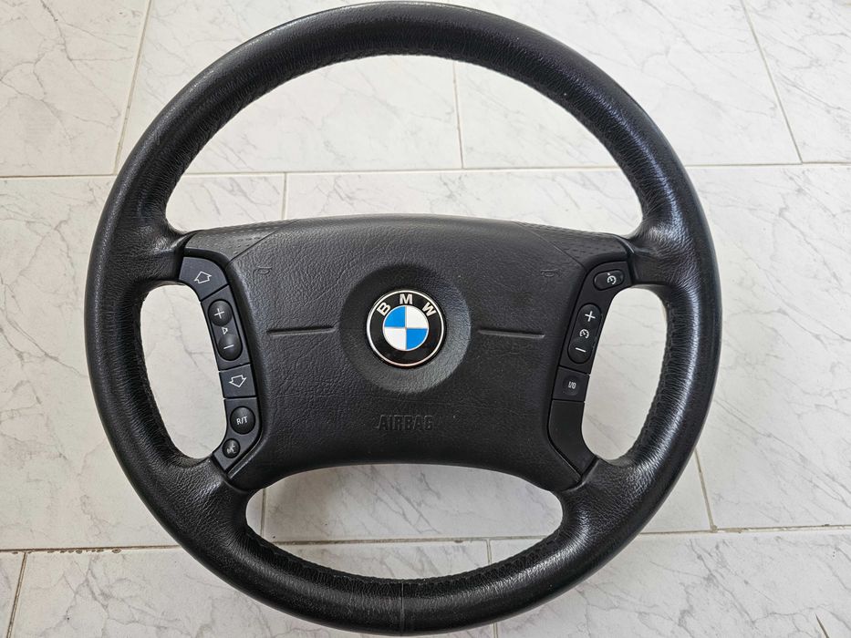 Волан с еърбег и мултифункции за BMW