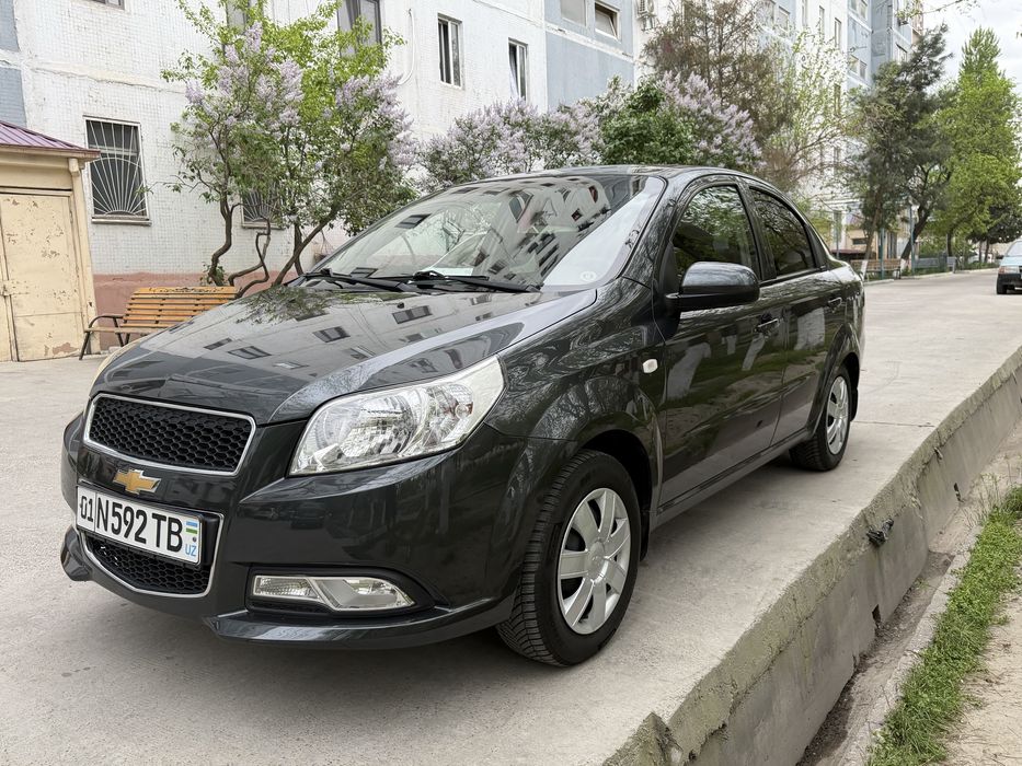 Продаю нексию 3