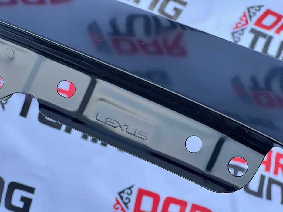 Крыло переднее правое оригинал на Lexus RX