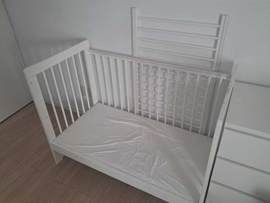 Tomi Patut din lemn 120x60 cm TOMI 5 - Alb + Saltea IKEA inclusă
