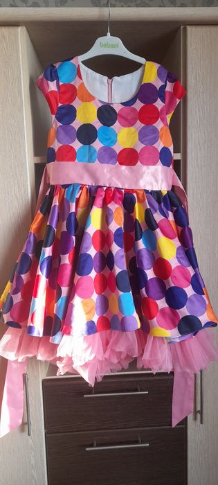 Продам платье на девочку 5-7 лет