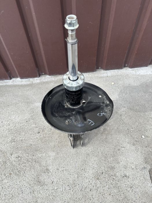 стойка правая  на камри 30