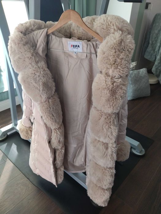 Дълго дебело зимно яке с качулка и свалящ се екологичен косъм