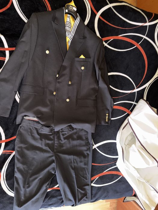 Vand costum elegant barbati