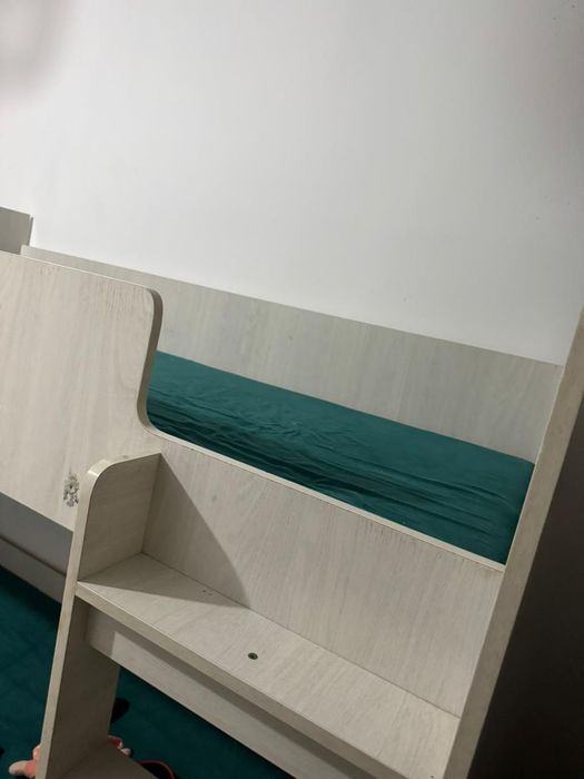 Двухэтажный кровать