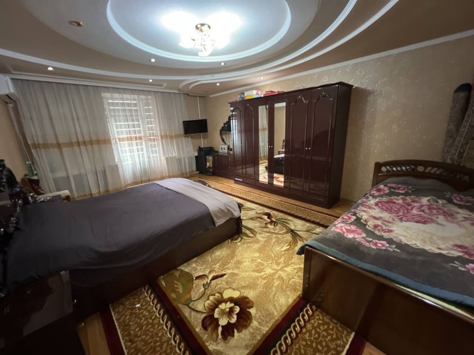 Кибрай марказий уй сотилади