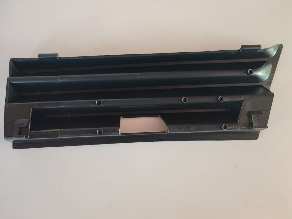 Капачка за предна броня Мерцедес 210 капаче кука mercedes w210 решетка