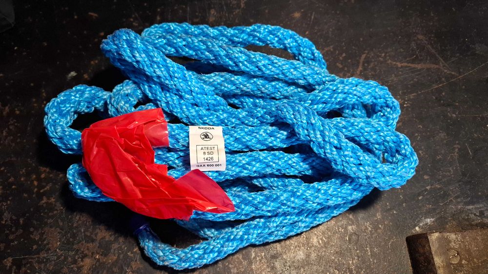 Трос буксировочный Skoda