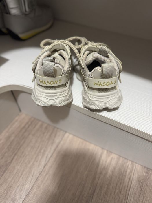 Продам детские кроссы