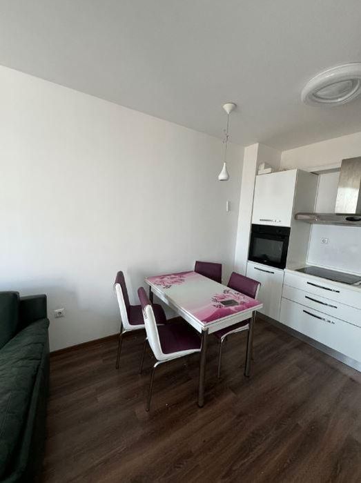 Дава се под наем Тристаен апартамент в Варна, Център - 107 кв.м за 1250 € - Снимка #1