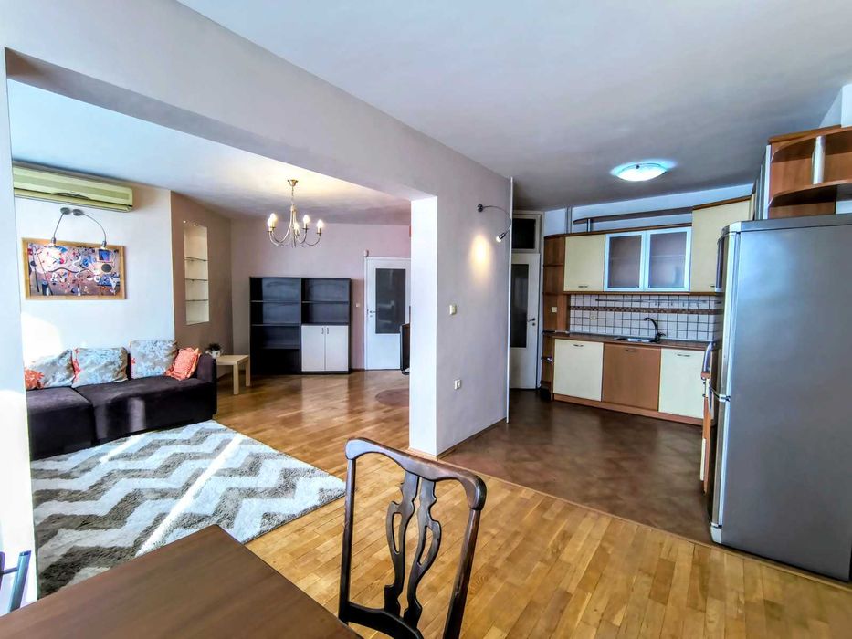 Дава се под наем Тристаен апартамент в Пловдив, Тракия - 100 кв.м за 488.58 € - Снимка #1