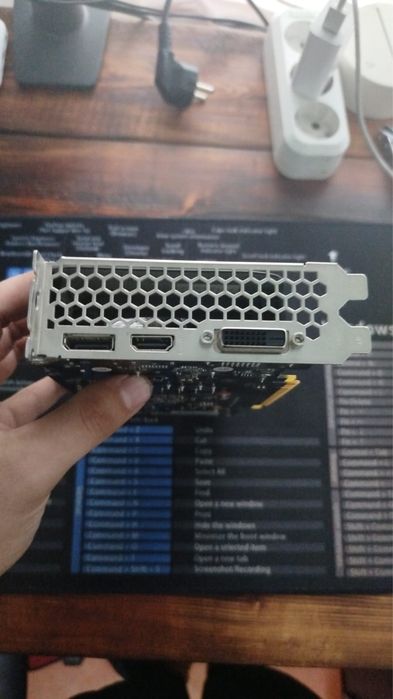 Видеокарта 1050 TI