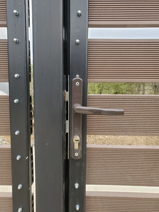 Vând poarta dubla+usa single