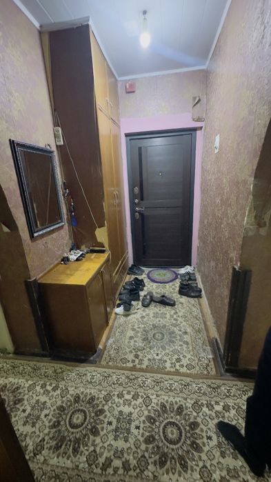 Srochno Sotiladi. 3 xonali kvartira, remonti o'rtacha, zo'r lokatsiya