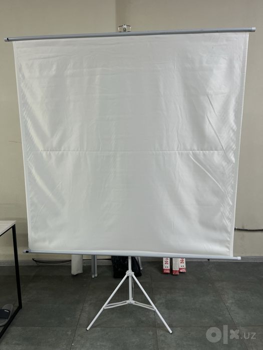 Projector screen