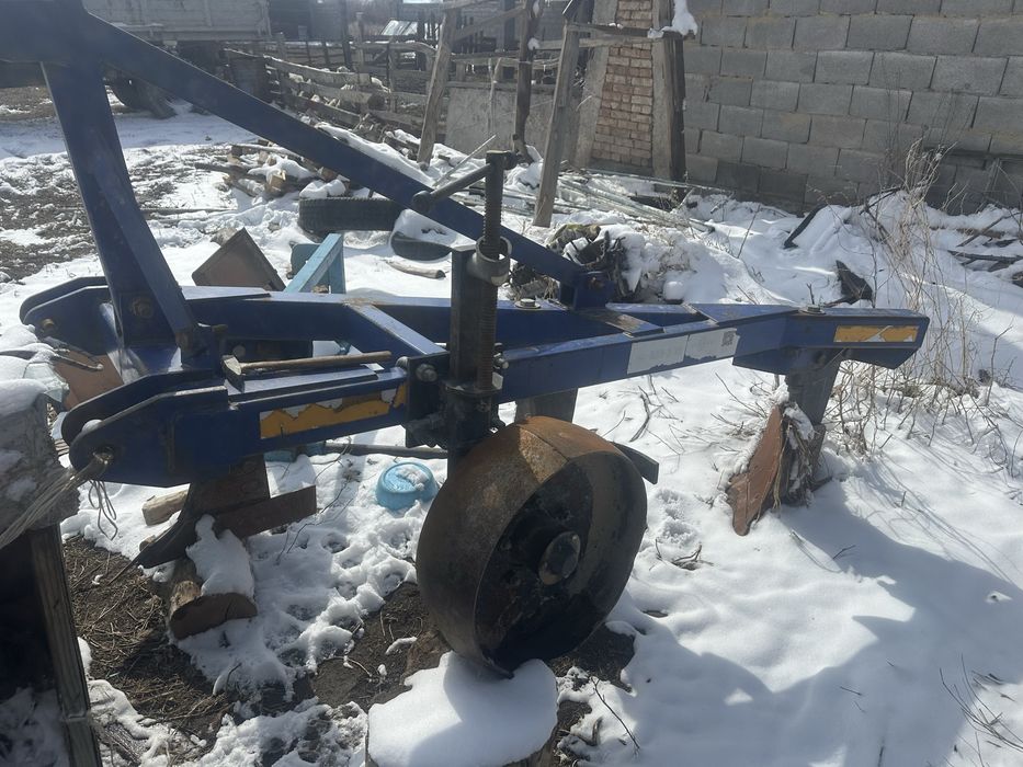 Продам плуг 3х корпусный