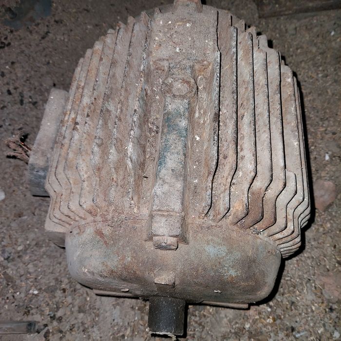 Motor electric trifazic