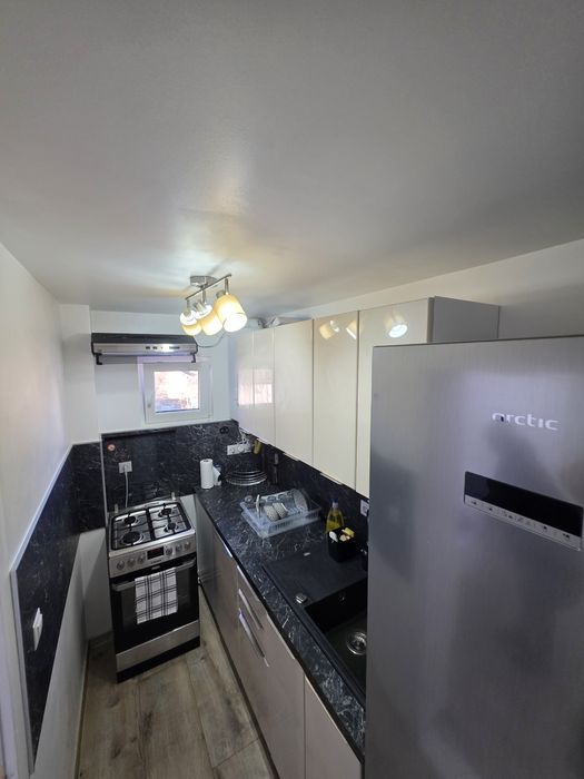 Inchiriez sau vând apartament la casa cu 4 camere 91 mp Valea Aurie